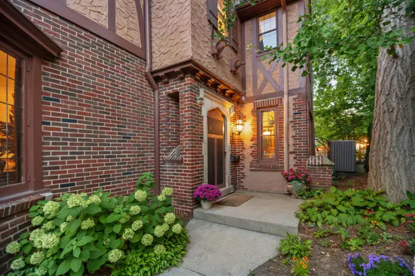 2726 E Shorewood, Shorewood, WI 53211