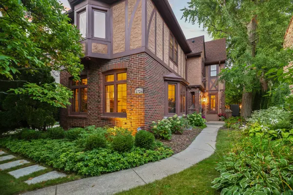 2726 E Shorewood, Shorewood, WI 53211