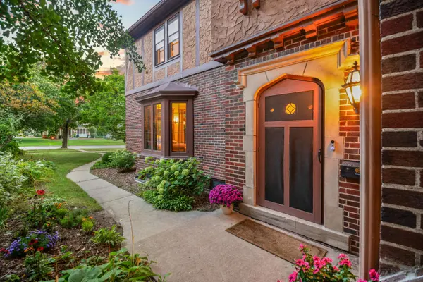 2726 E Shorewood, Shorewood, WI 53211