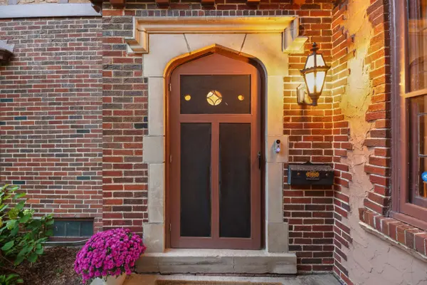 2726 E Shorewood, Shorewood, WI 53211