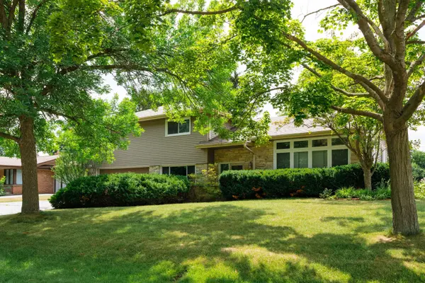 8551 N Manor