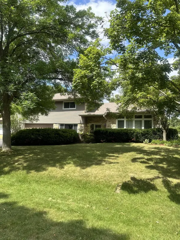 8551 N Manor, Fox Point, WI 53217