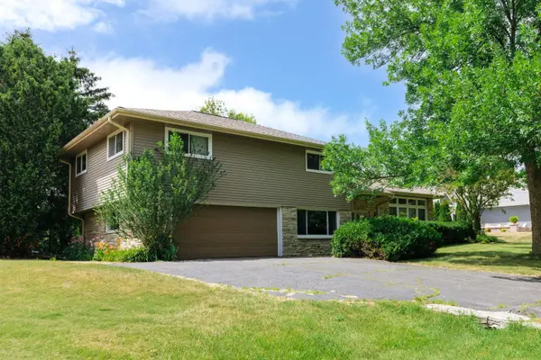8551 N Manor, Fox Point, WI 53217
