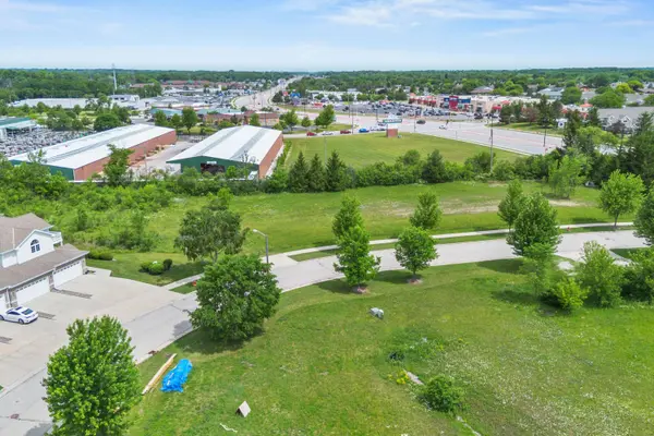6749 S Prairiewood Unit 6751, Franklin, WI 53132