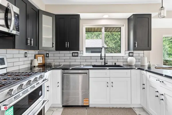 7470 N Navajo, Fox Point, WI 53217