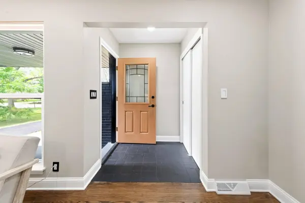 7470 N Navajo, Fox Point, WI 53217