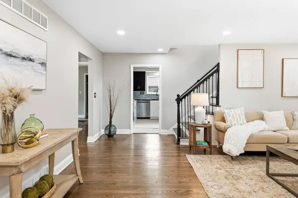 7470 N Navajo, Fox Point, WI 53217