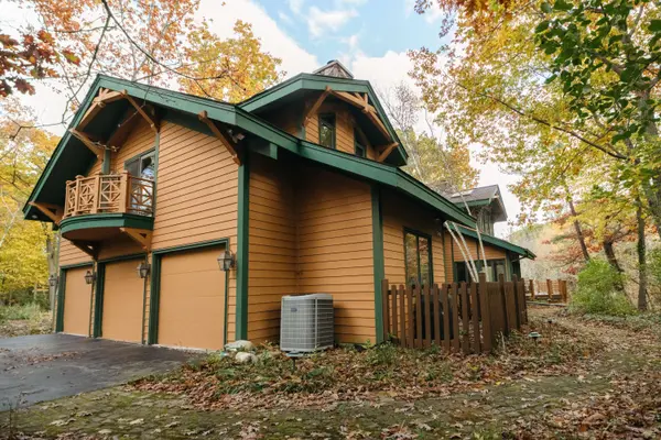 9910 N Corey, Mequon, WI 53092