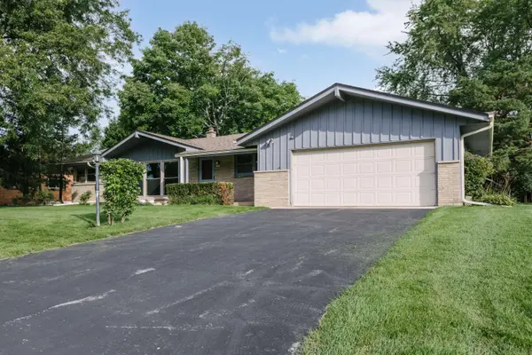 2400 W Rochelle, Glendale, WI 53209