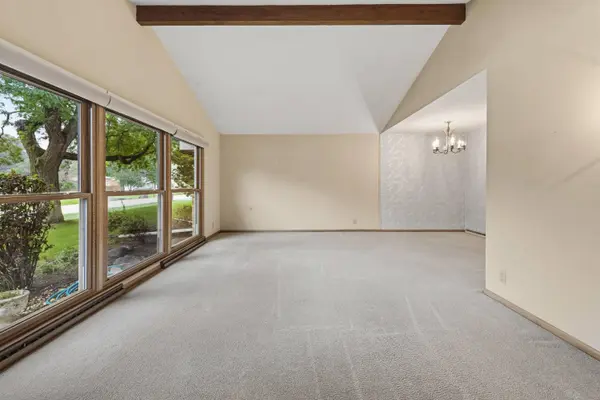 2400 W Rochelle, Glendale, WI 53209