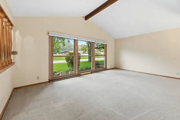 2400 W Rochelle, Glendale, WI 53209