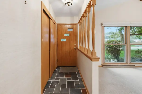 2400 W Rochelle, Glendale, WI 53209