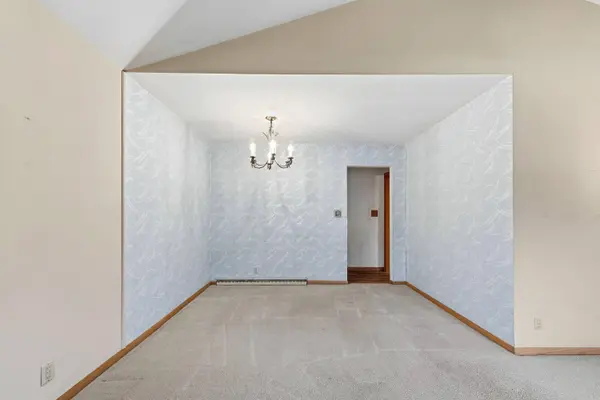 2400 W Rochelle, Glendale, WI 53209