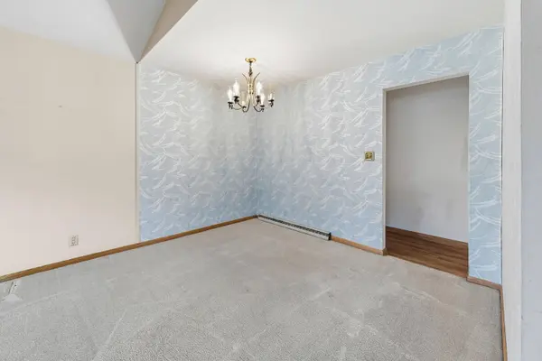 2400 W Rochelle, Glendale, WI 53209