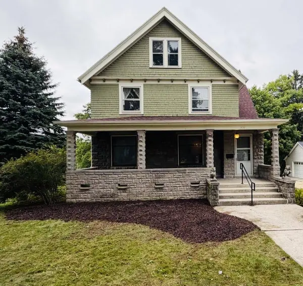 924 W Grand