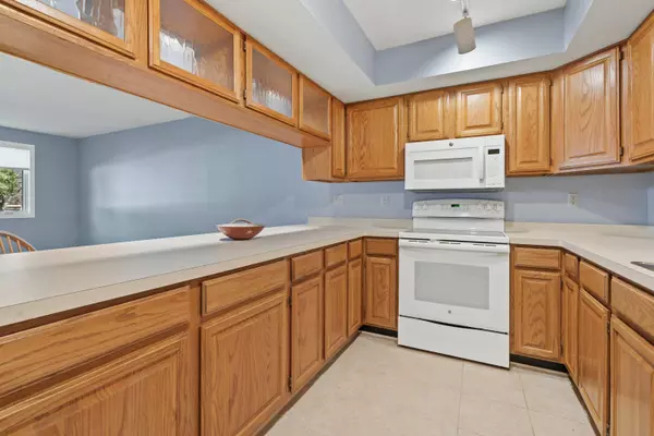 6555 N Green Bay Unit 109, Glendale, WI 53209