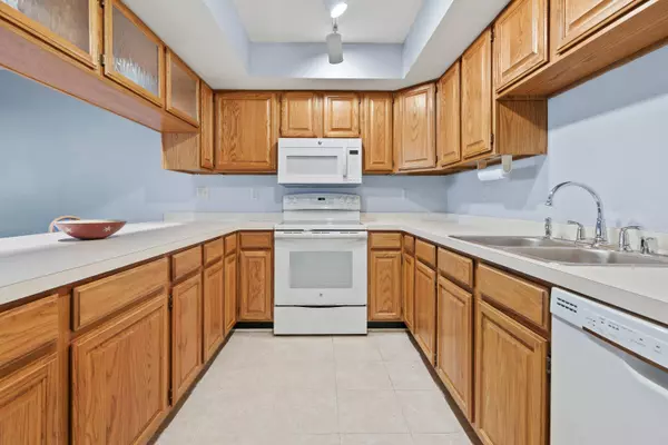 6555 N Green Bay Unit 109, Glendale, WI 53209