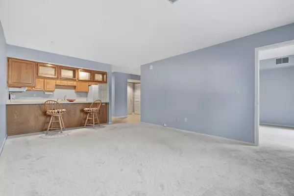 6555 N Green Bay Unit 109, Glendale, WI 53209