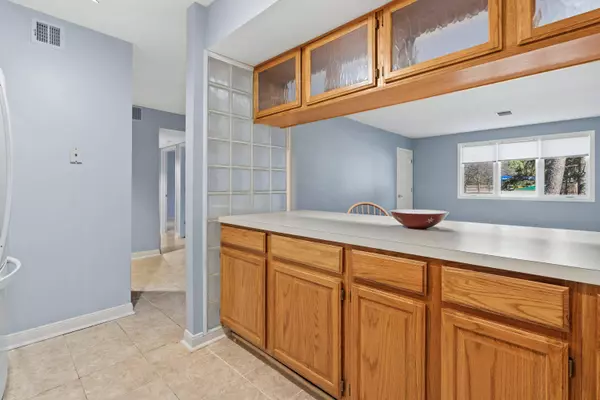 6555 N Green Bay Unit 109, Glendale, WI 53209