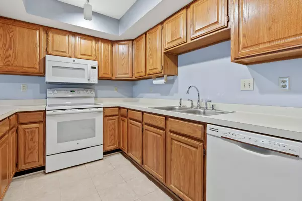 6555 N Green Bay Unit 109, Glendale, WI 53209