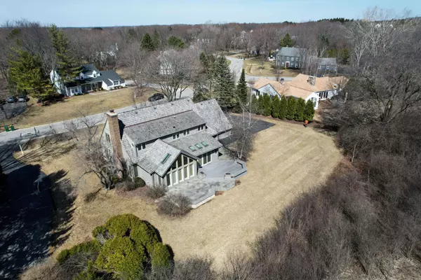 9636 N Lamplighter, Mequon, WI 53092