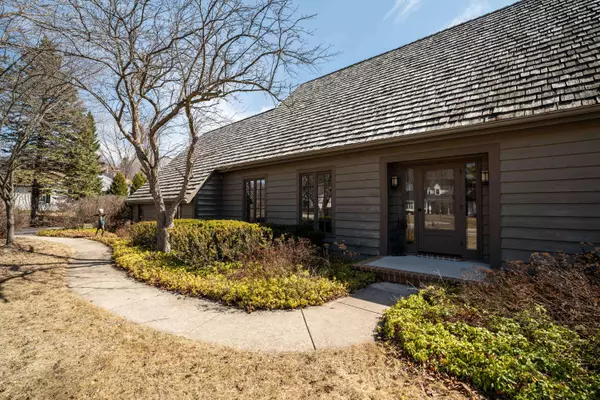 9636 N Lamplighter, Mequon, WI 53092