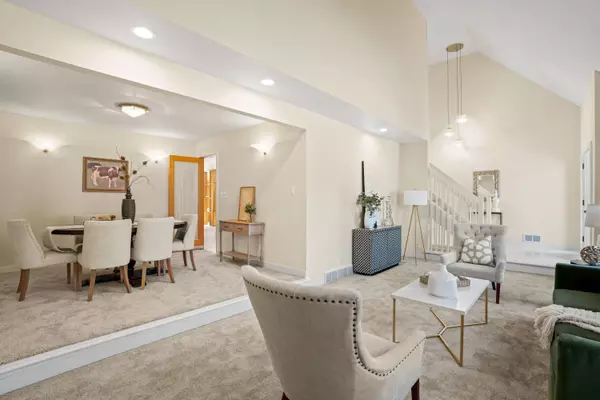 9636 N Lamplighter, Mequon, WI 53092