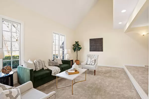 9636 N Lamplighter, Mequon, WI 53092