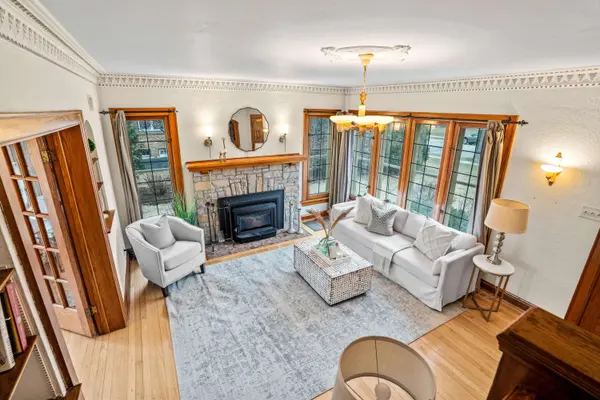 129 Grand, Thiensville, WI 53092