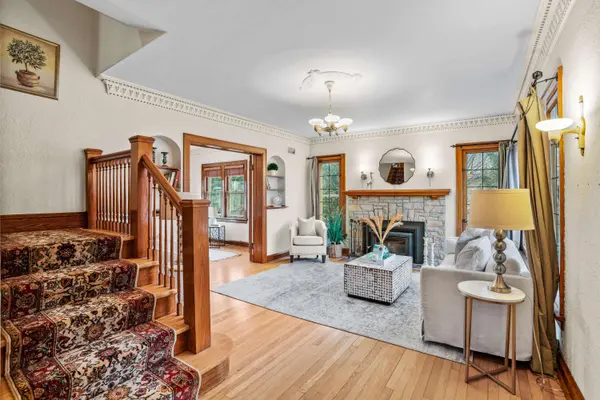 129 Grand, Thiensville, WI 53092