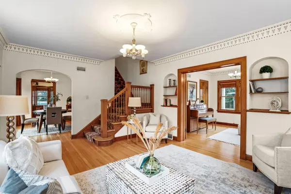 129 Grand, Thiensville, WI 53092