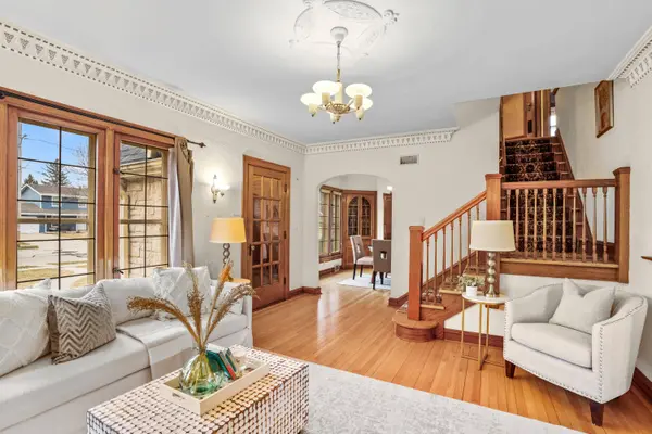 129 Grand, Thiensville, WI 53092