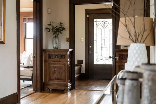 2729 E Kenwood, Milwaukee, WI 53211