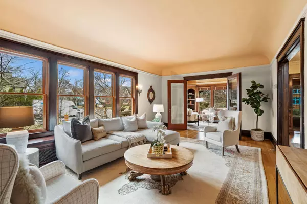 2729 E Kenwood, Milwaukee, WI 53211