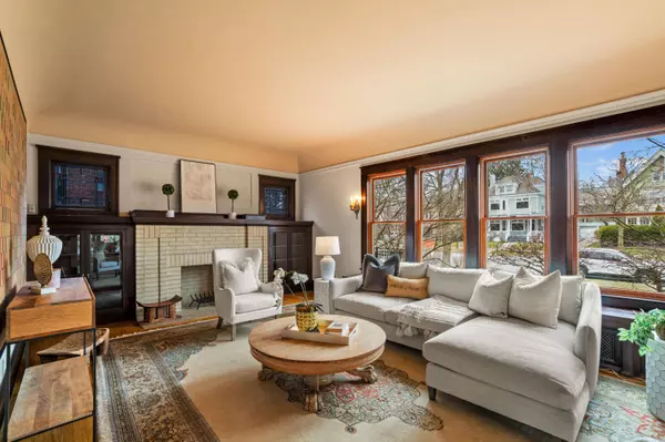 2729 E Kenwood, Milwaukee, WI 53211