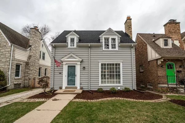 5665 N Bay Ridge, Whitefish Bay, WI 53217