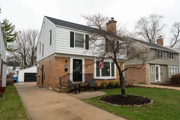 5535 N Kent, Whitefish Bay, WI 53217