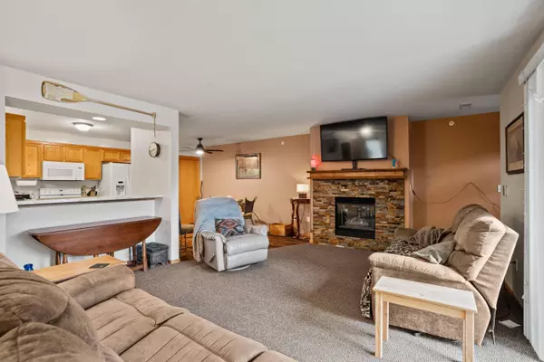 9448 W Loomis Unit 6, Franklin, WI 53132