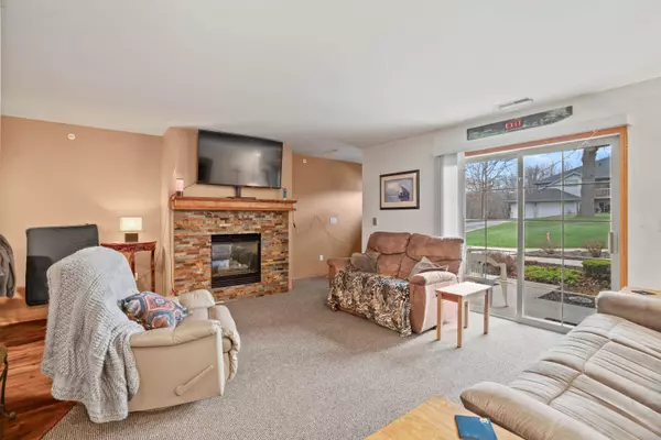 9448 W Loomis Unit 6, Franklin, WI 53132