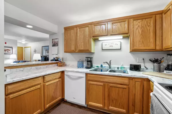 9448 W Loomis Unit 6, Franklin, WI 53132