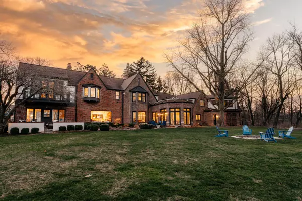 1046 E Thorne, Fox Point, WI 53217