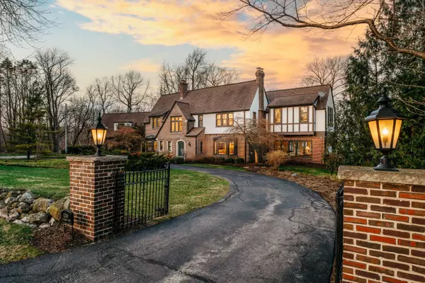 1046 E Thorne, Fox Point, WI 53217