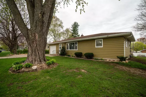 112 Howard, Marshall, WI 53559