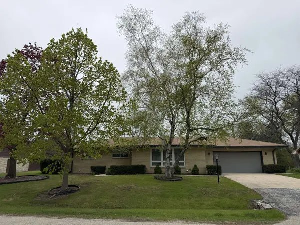 8609 N Manor, Fox Point, WI 53217