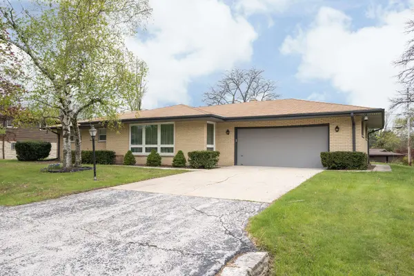 8609 N Manor, Fox Point, WI 53217