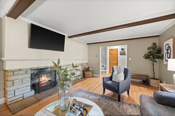 530 W Acacia, Glendale, WI 53217