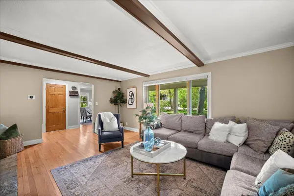 530 W Acacia, Glendale, WI 53217