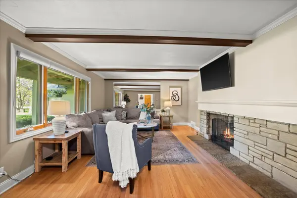 530 W Acacia, Glendale, WI 53217