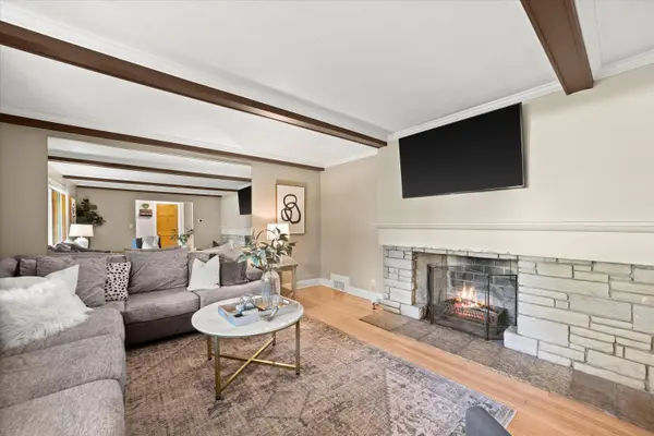 530 W Acacia, Glendale, WI 53217