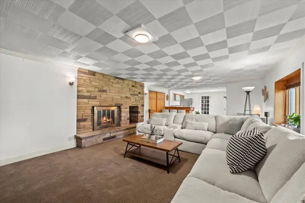 530 W Acacia, Glendale, WI 53217